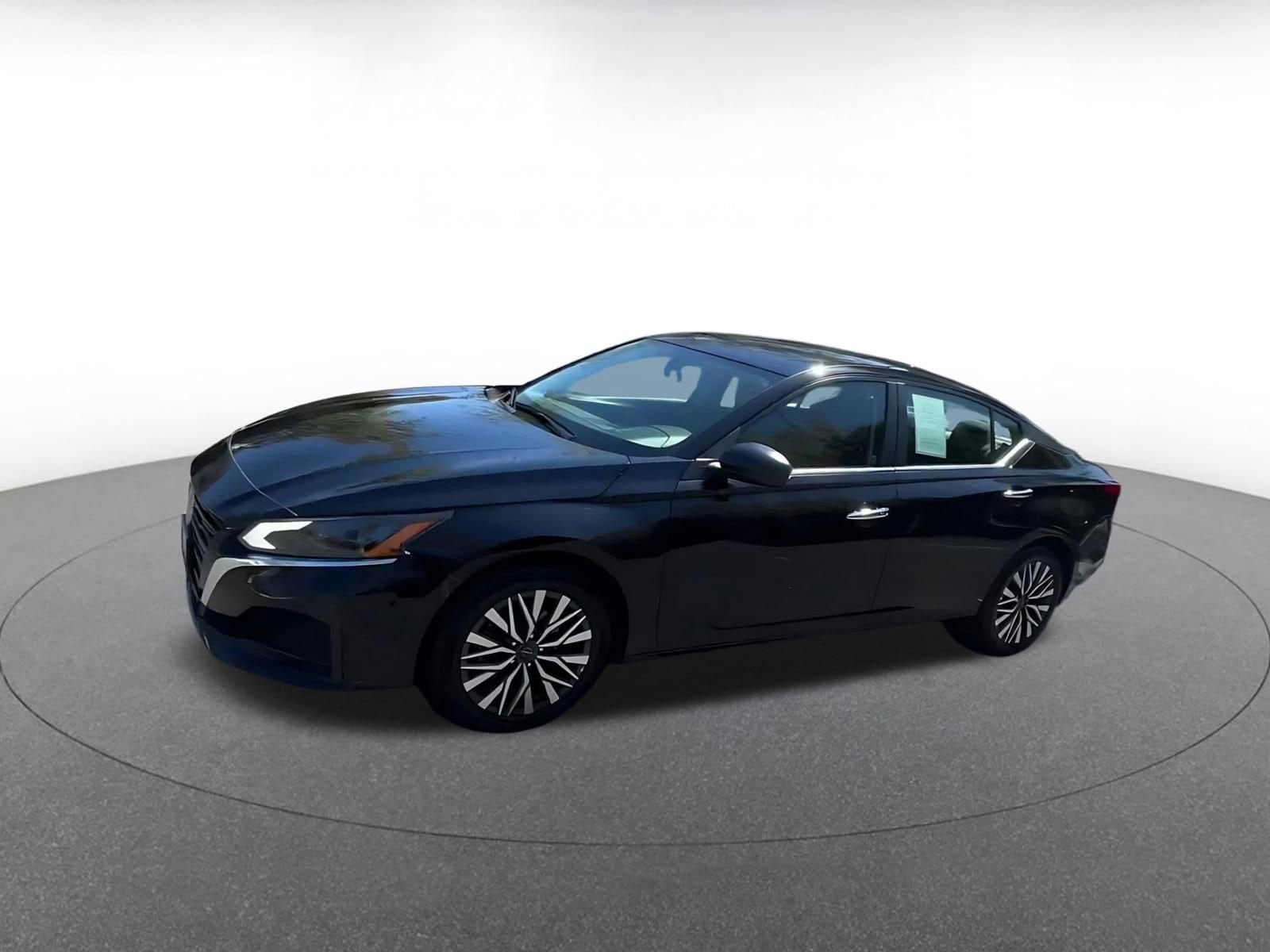 Thumbnail: 2025 Nissan Altima - 8