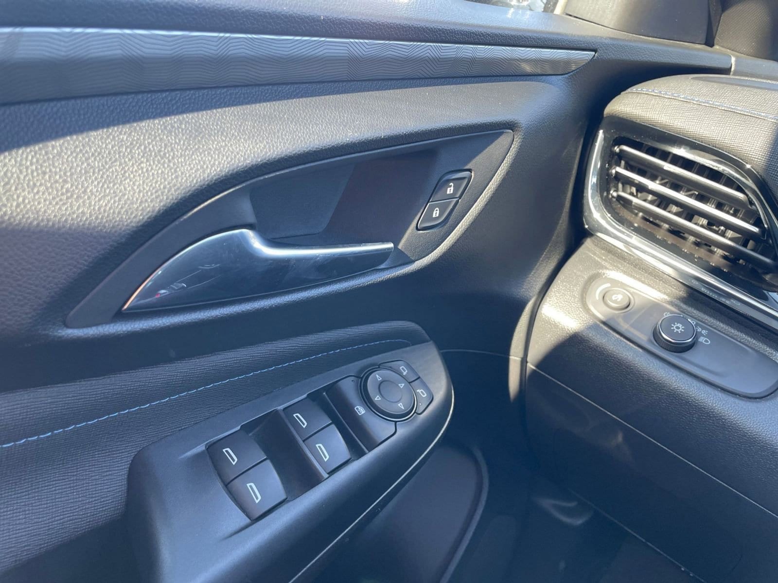 Thumbnail: 2025 Buick Envista - 20