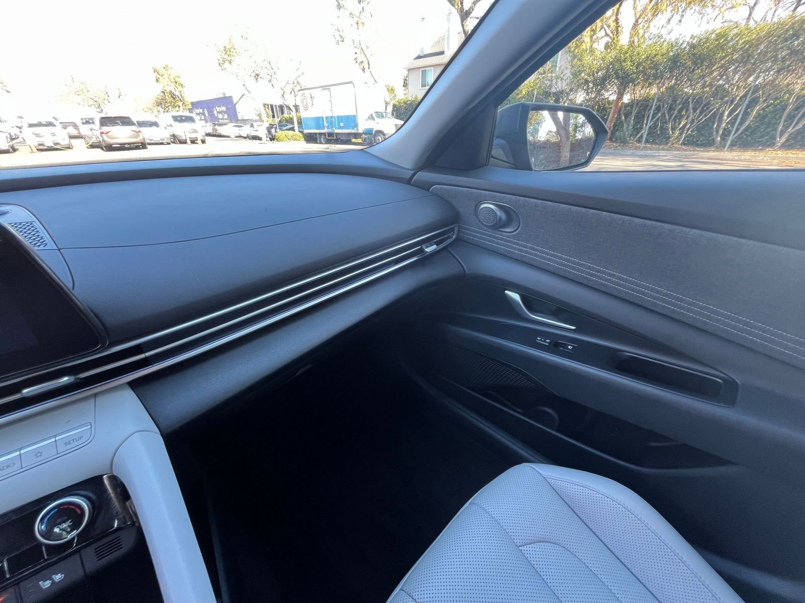 Thumbnail: 2025 Hyundai Elantra - 33