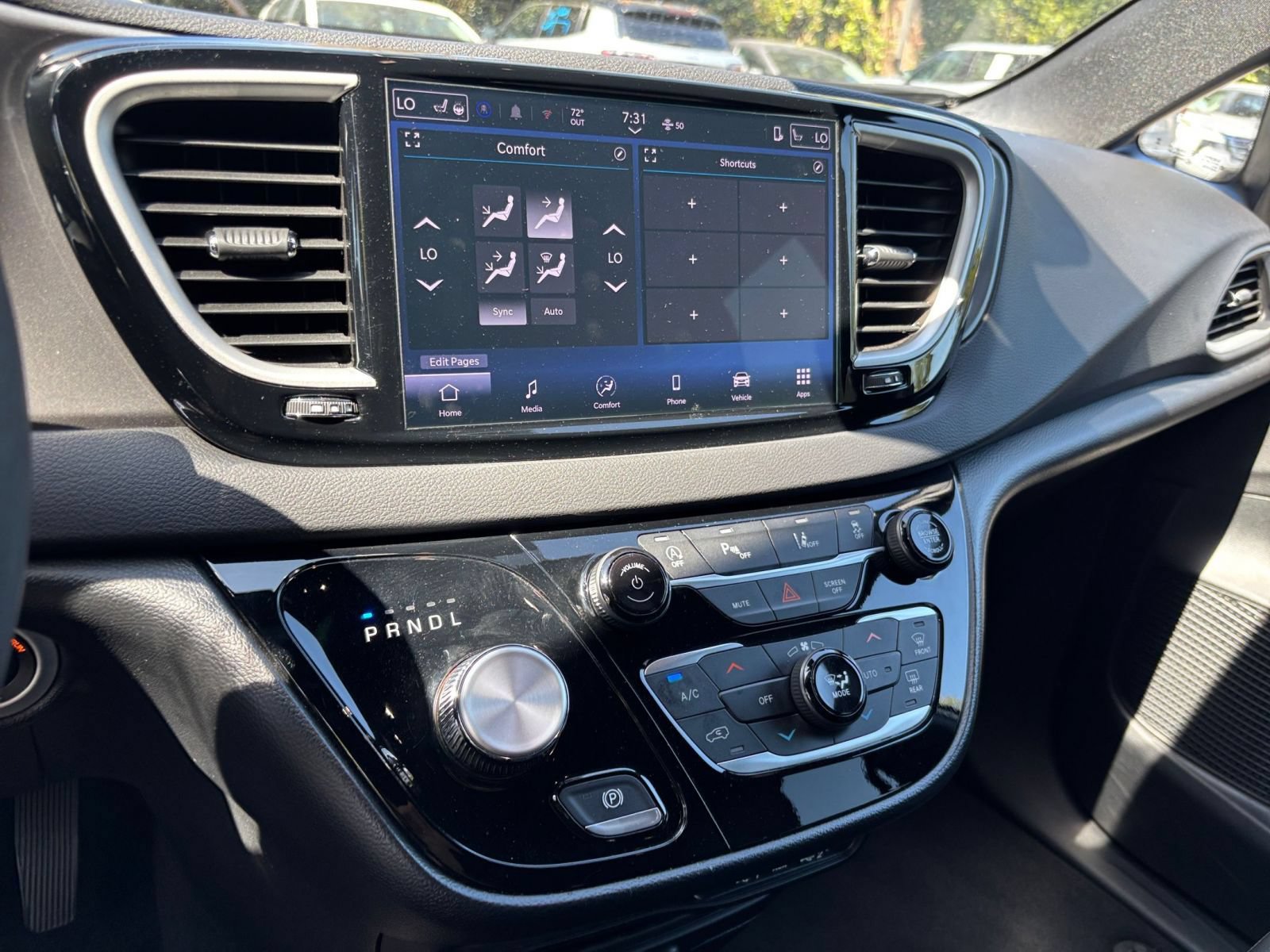 Thumbnail: 2025 Chrysler Pacifica - 16
