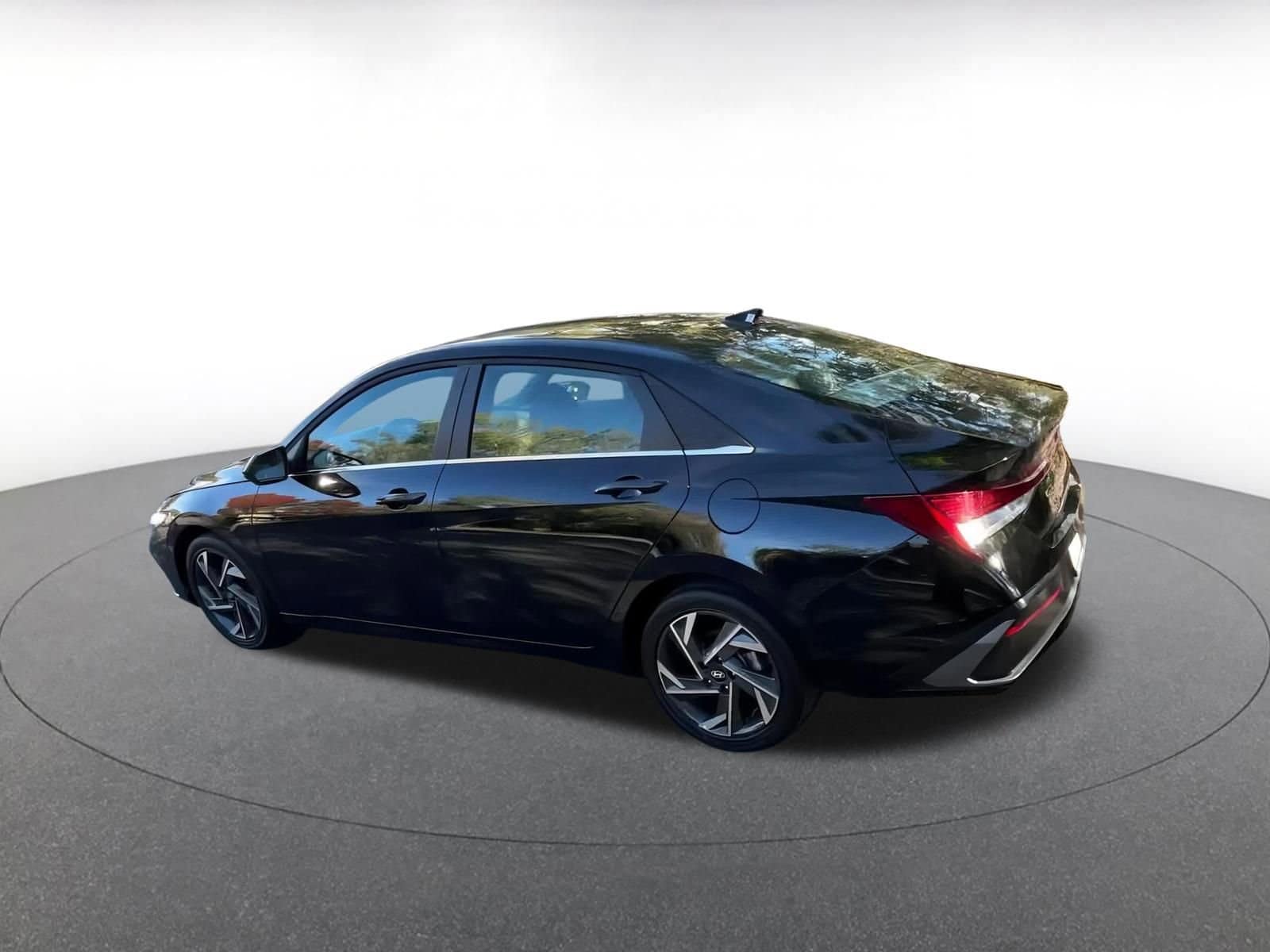 Thumbnail: 2025 Hyundai Elantra - 10