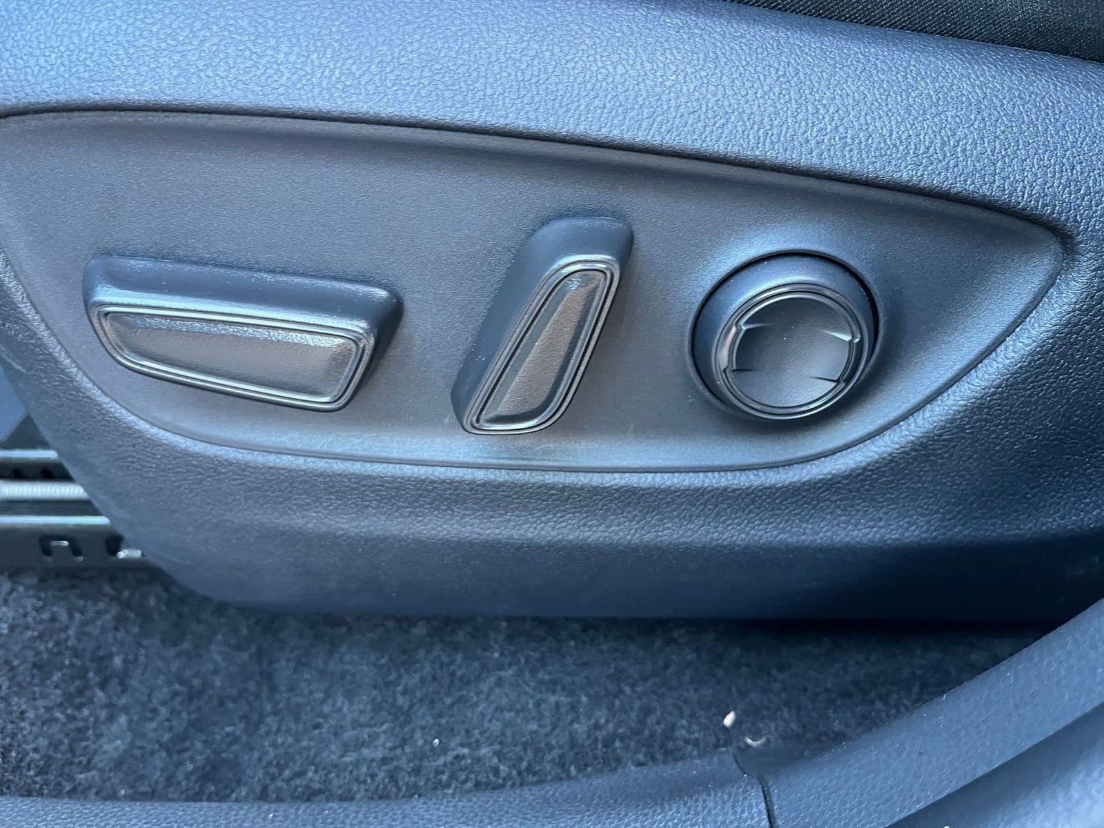 Thumbnail: 2025 Toyota RAV4 - 24