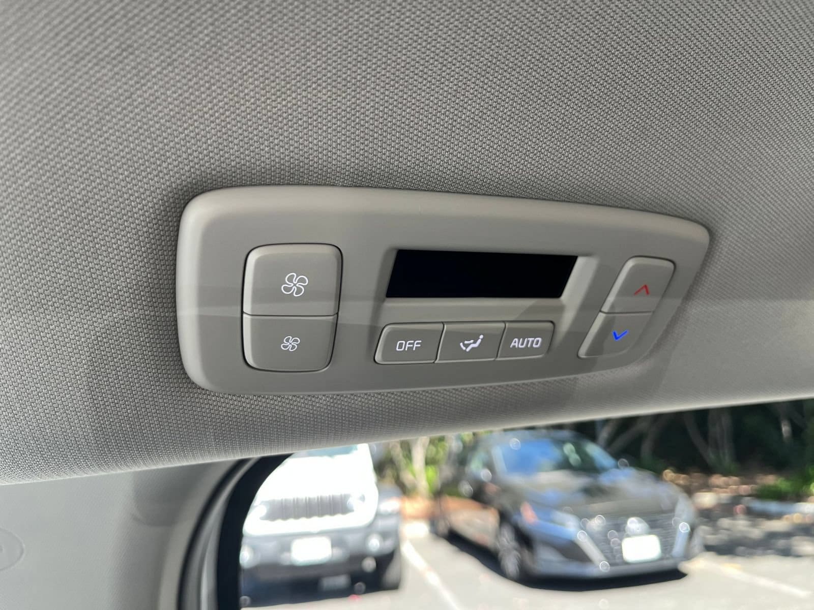 Thumbnail: 2026 Kia Carnival - 24