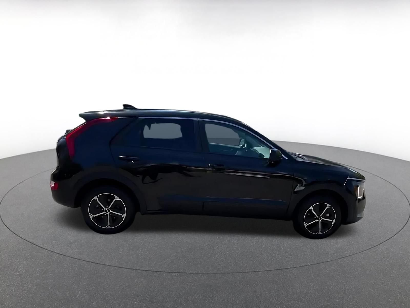 Thumbnail: 2026 Kia Niro - 16