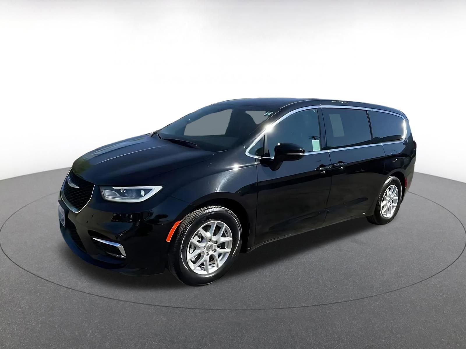 Thumbnail: 2025 Chrysler Pacifica - 8