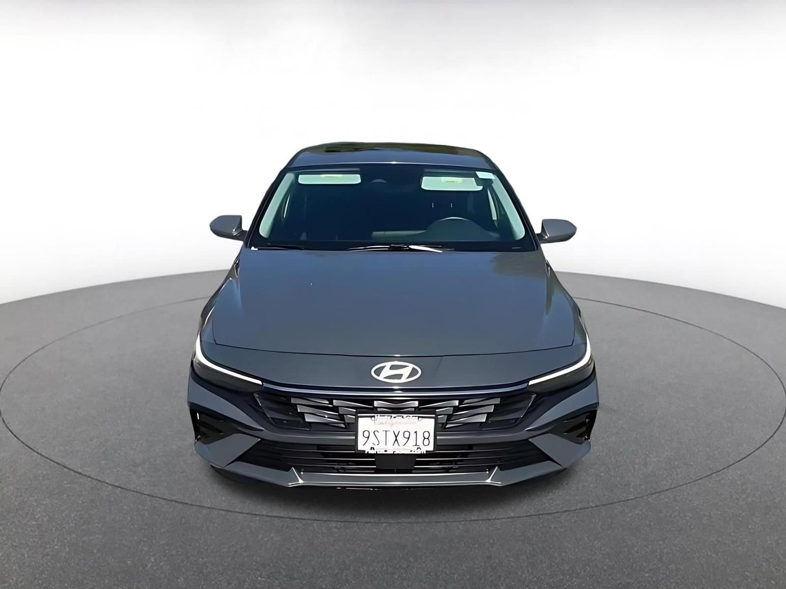 Thumbnail: 2025 Hyundai Elantra - 4