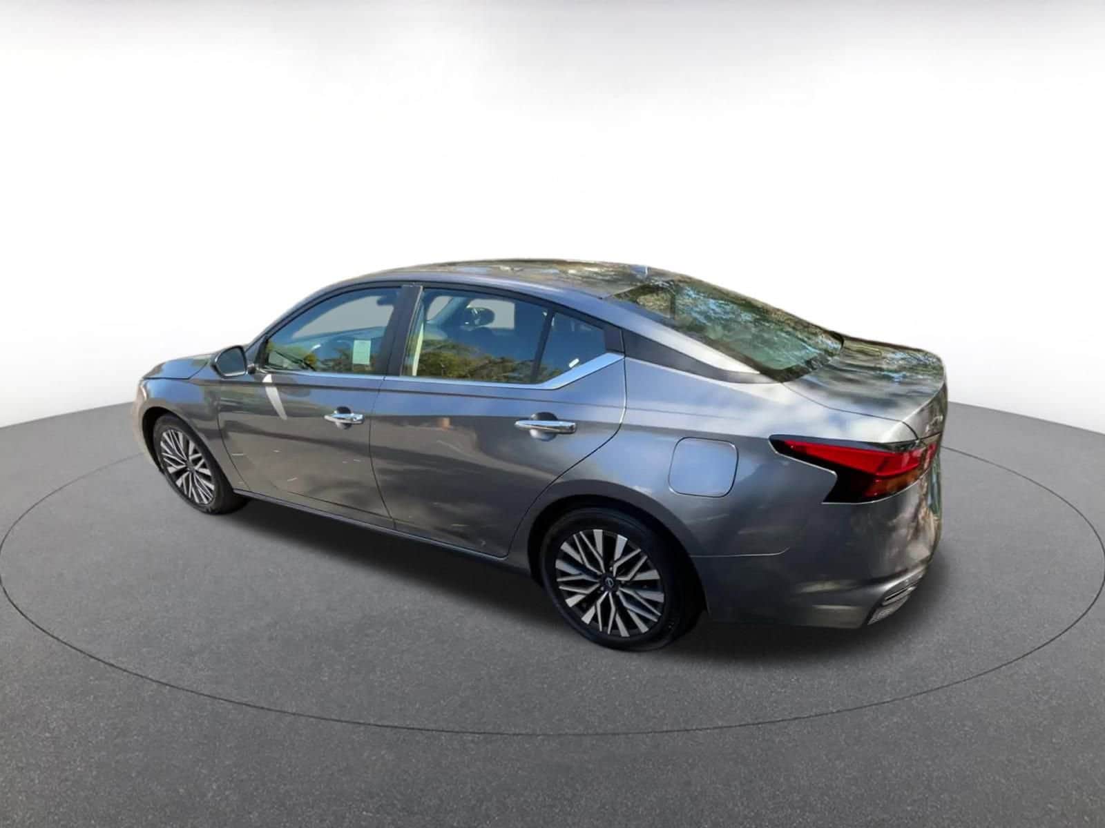 Thumbnail: 2024 Nissan Altima - 10
