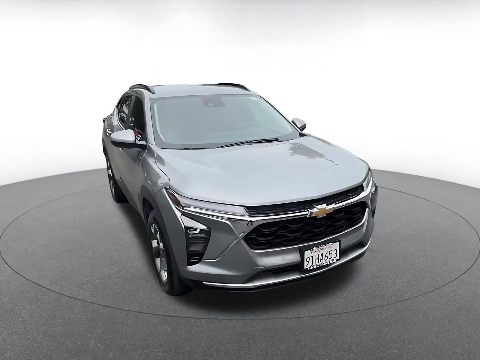 Thumbnail: 2025 Chevrolet Trax - 3