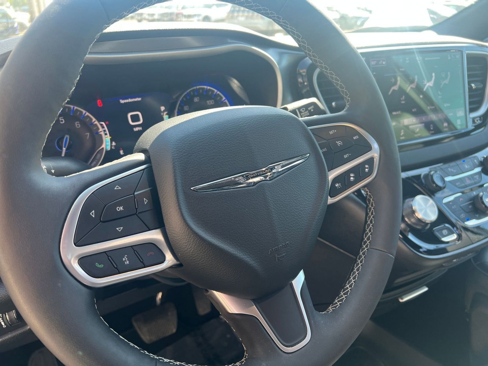 Thumbnail: 2025 Chrysler Pacifica - 30