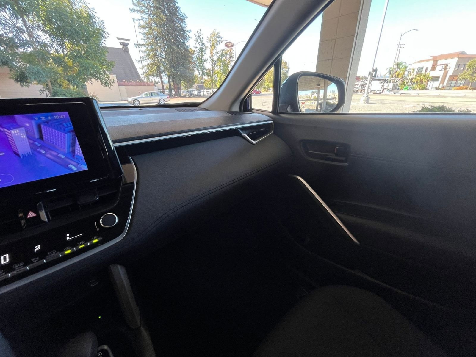 Thumbnail: 2025 Toyota Corolla Cross - 33