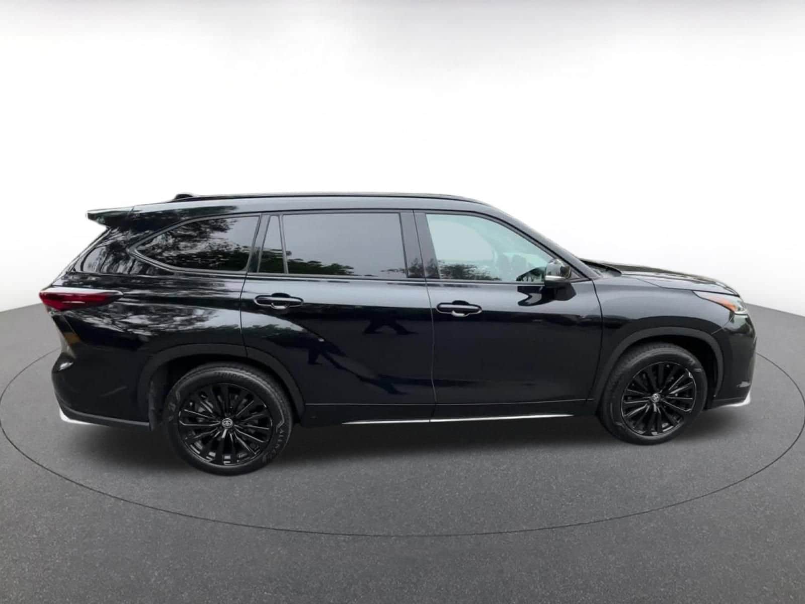 Thumbnail: 2025 Toyota Highlander - 16