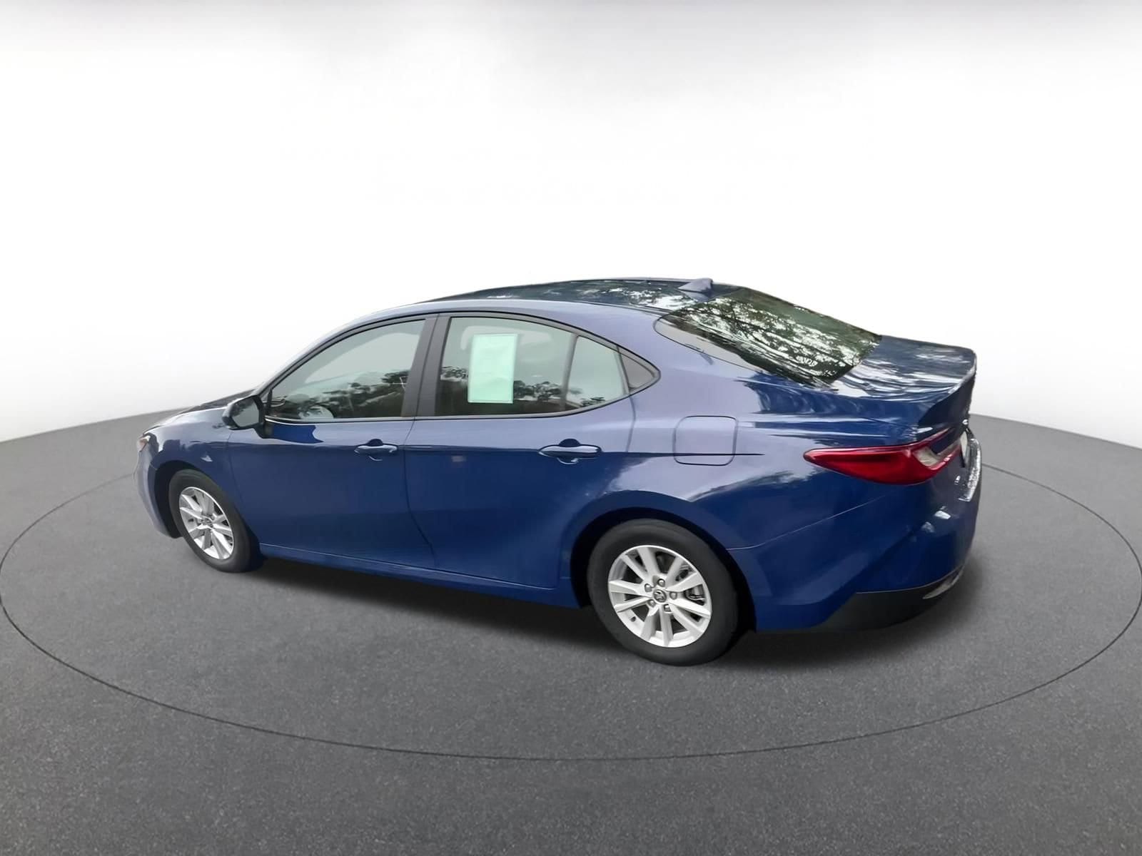 Thumbnail: 2025 Toyota Camry - 10