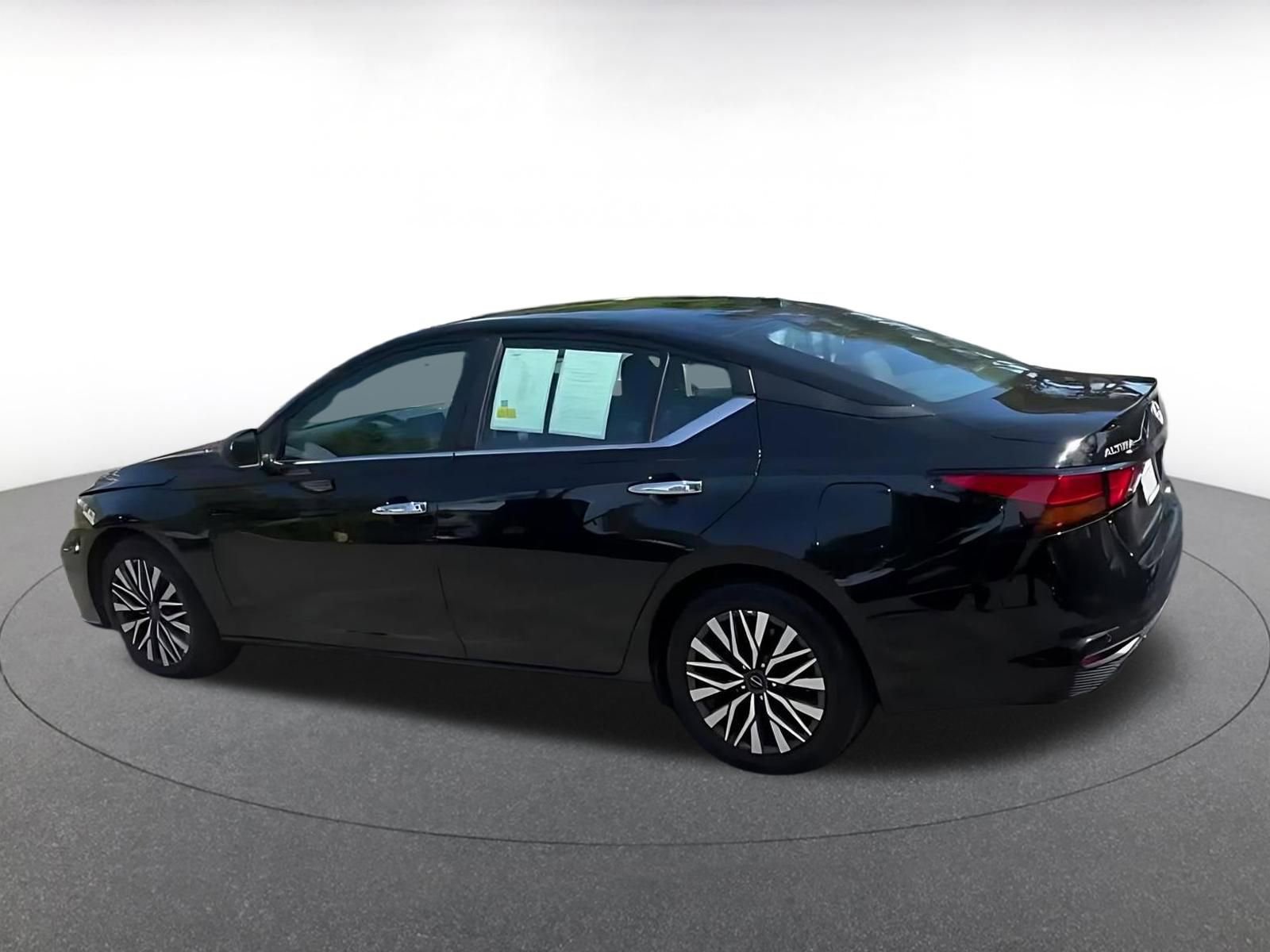 Thumbnail: 2025 Nissan Altima - 10