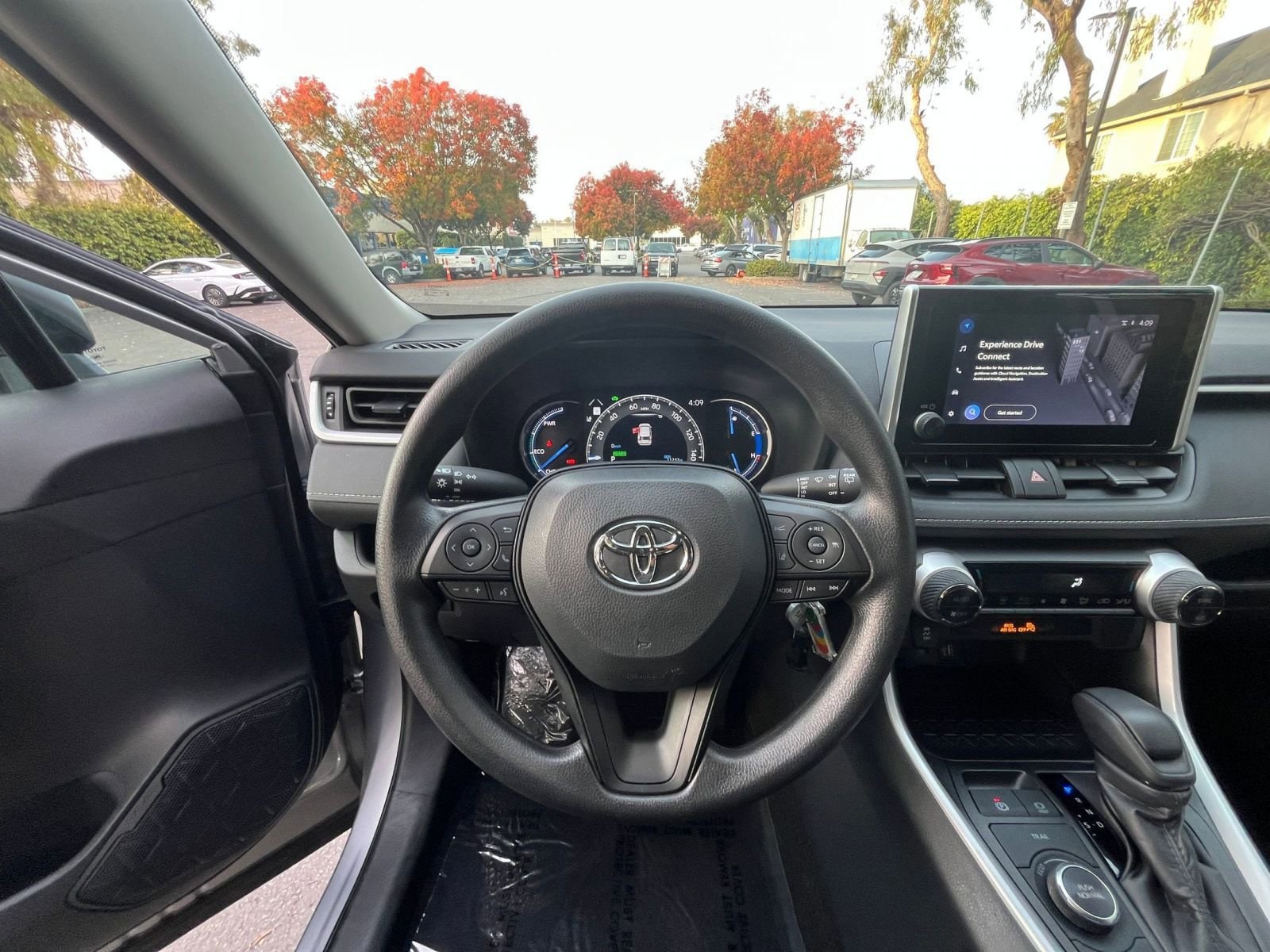 Thumbnail: 2025 Toyota RAV4 - 33