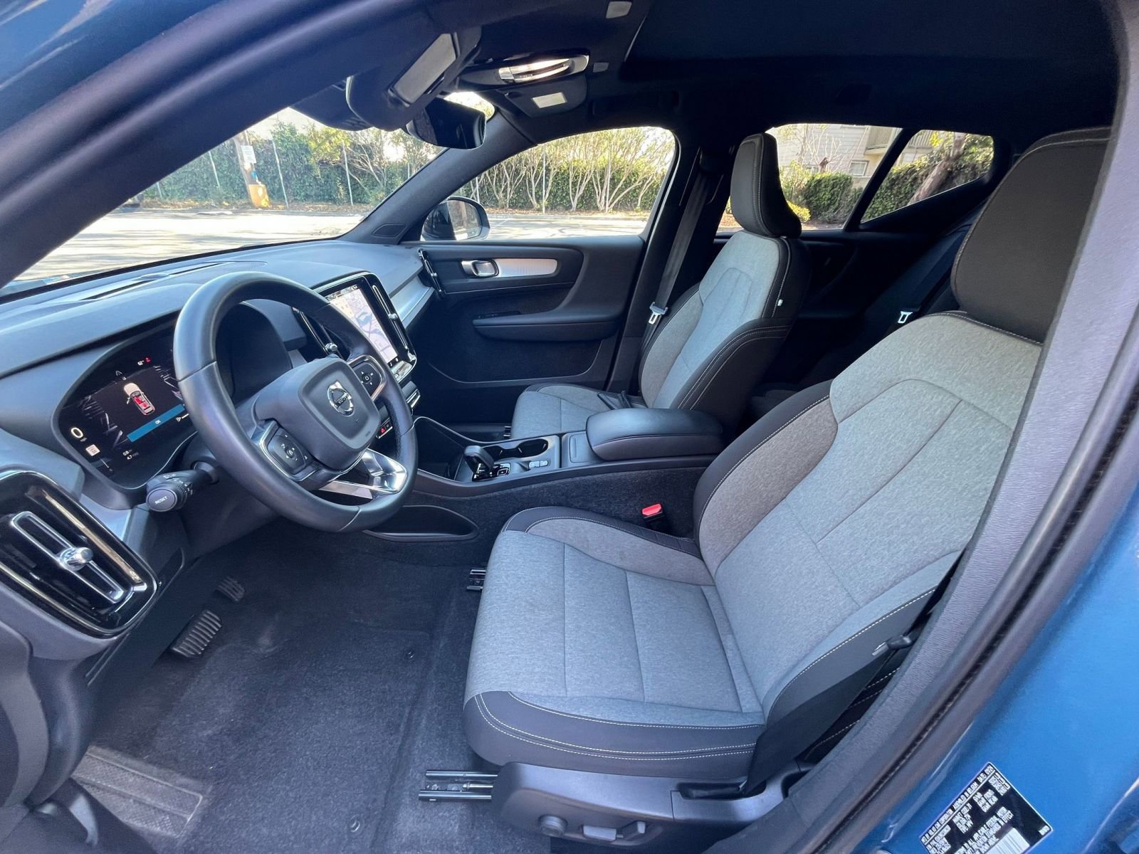 Thumbnail: 2024 Volvo XC40 - 29