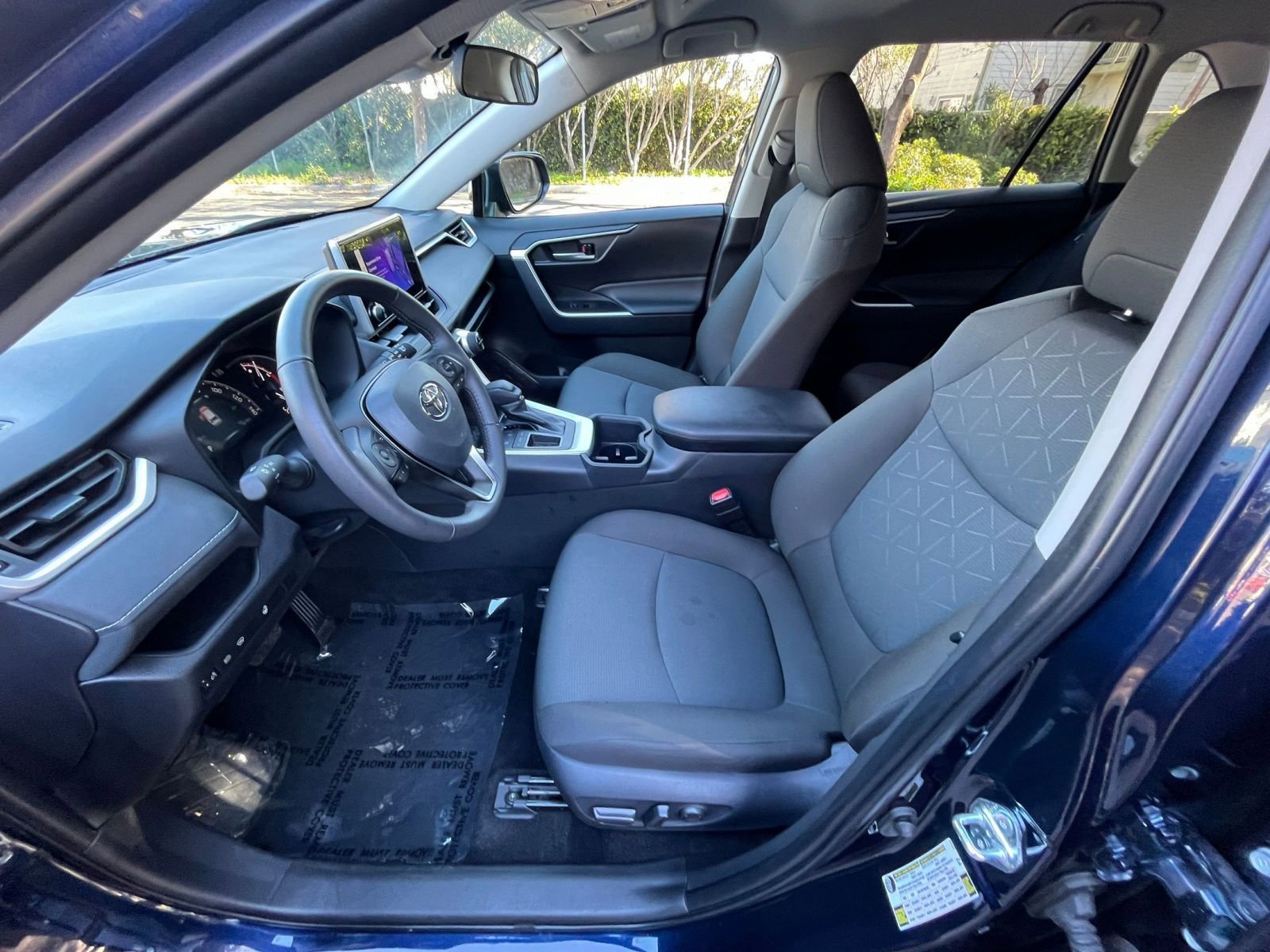 Thumbnail: 2025 Toyota RAV4 - 25