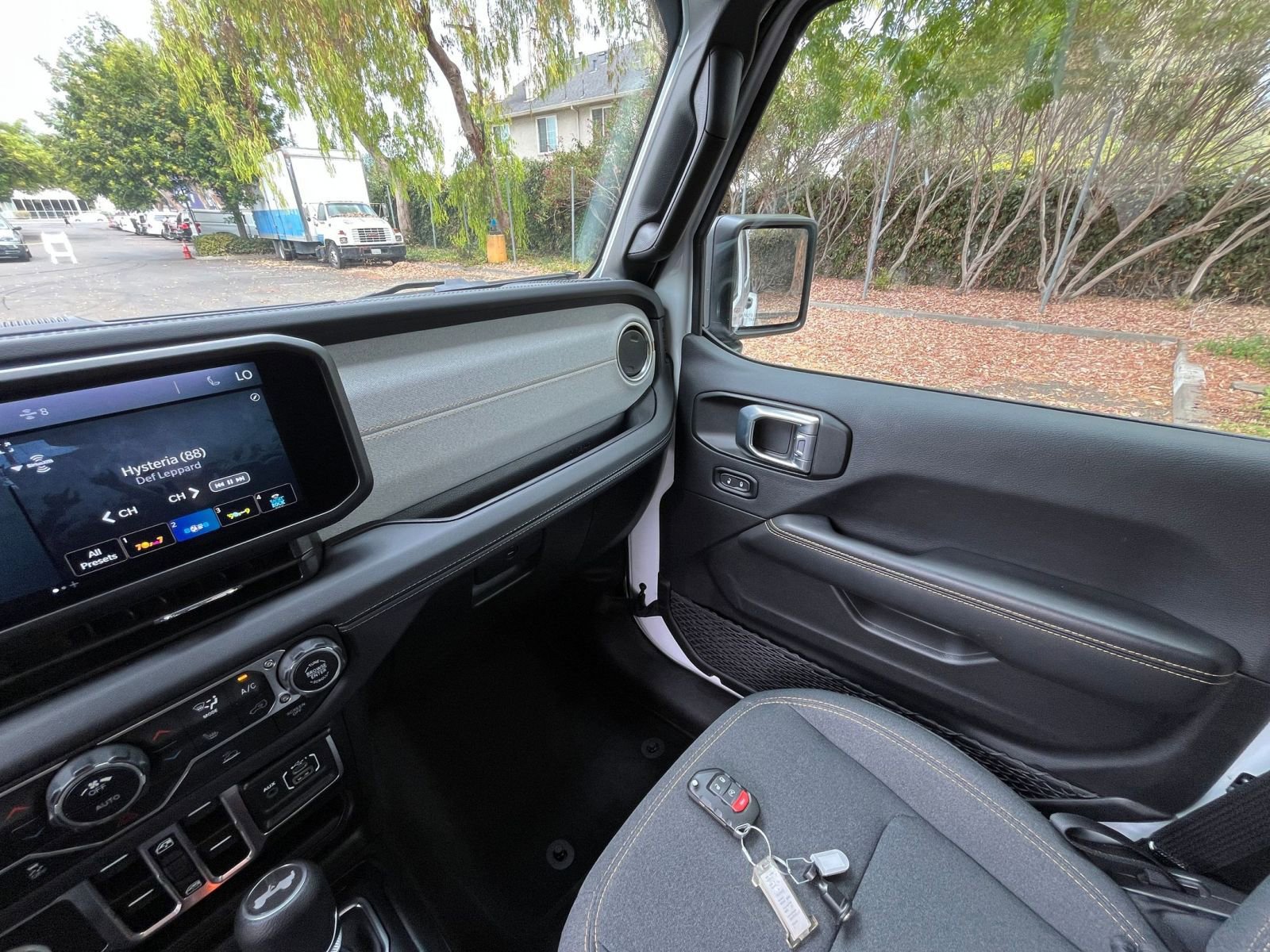 Thumbnail: 2025 Jeep Wrangler - 34