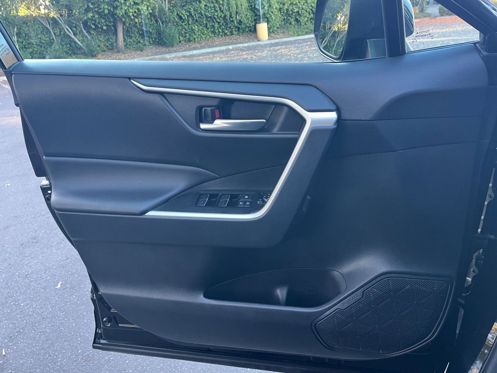 Thumbnail: 2025 Toyota RAV4 - 20