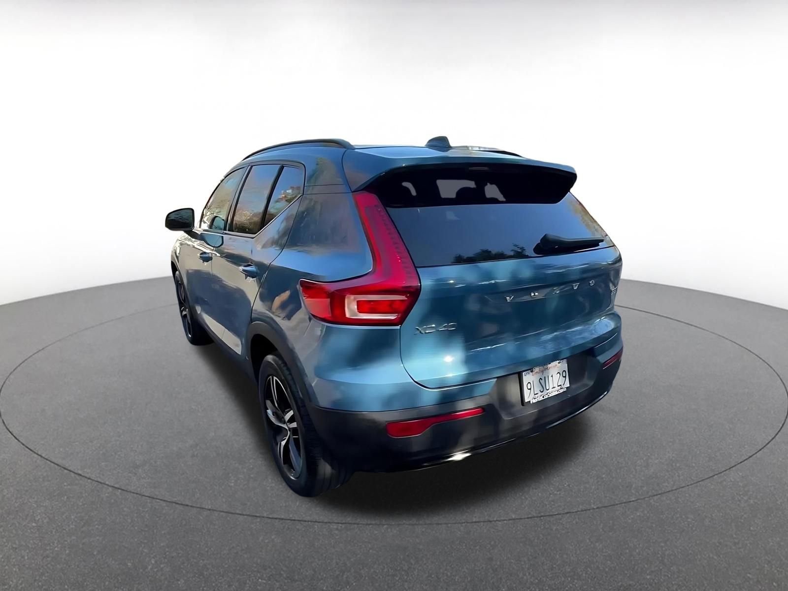 Thumbnail: 2024 Volvo XC40 - 10