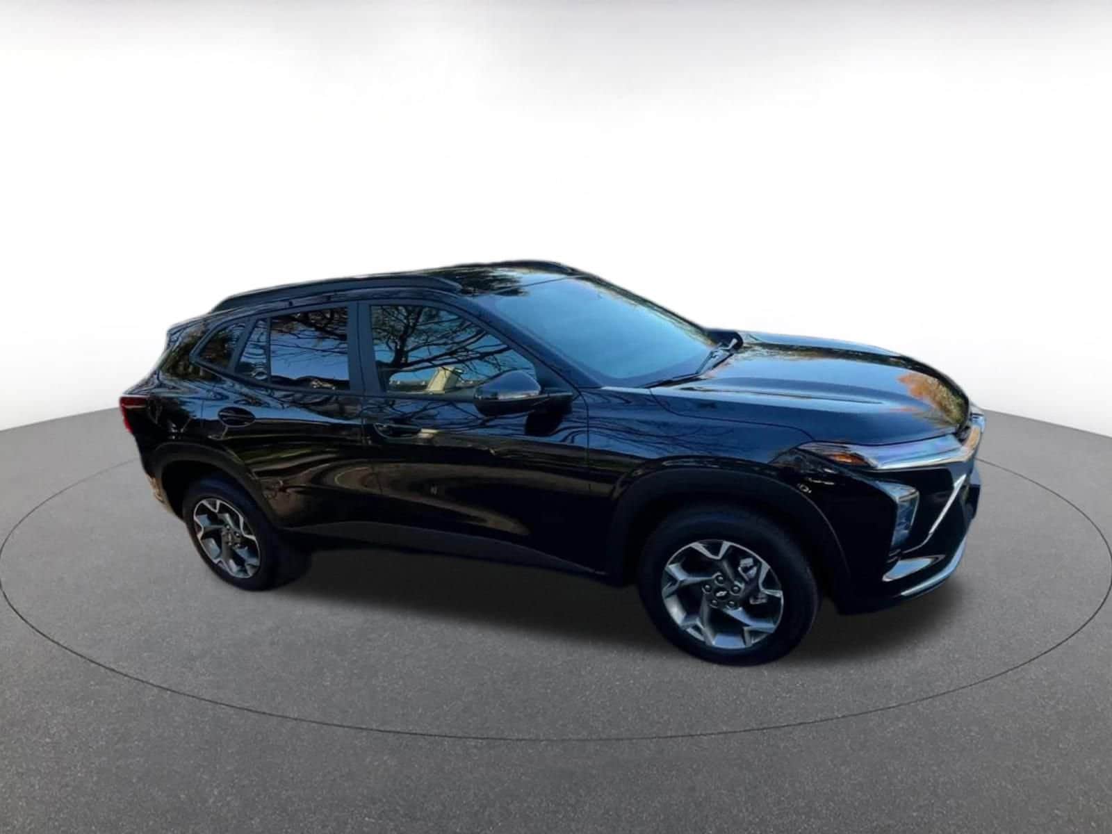 Thumbnail: 2025 Chevrolet Trax - 2