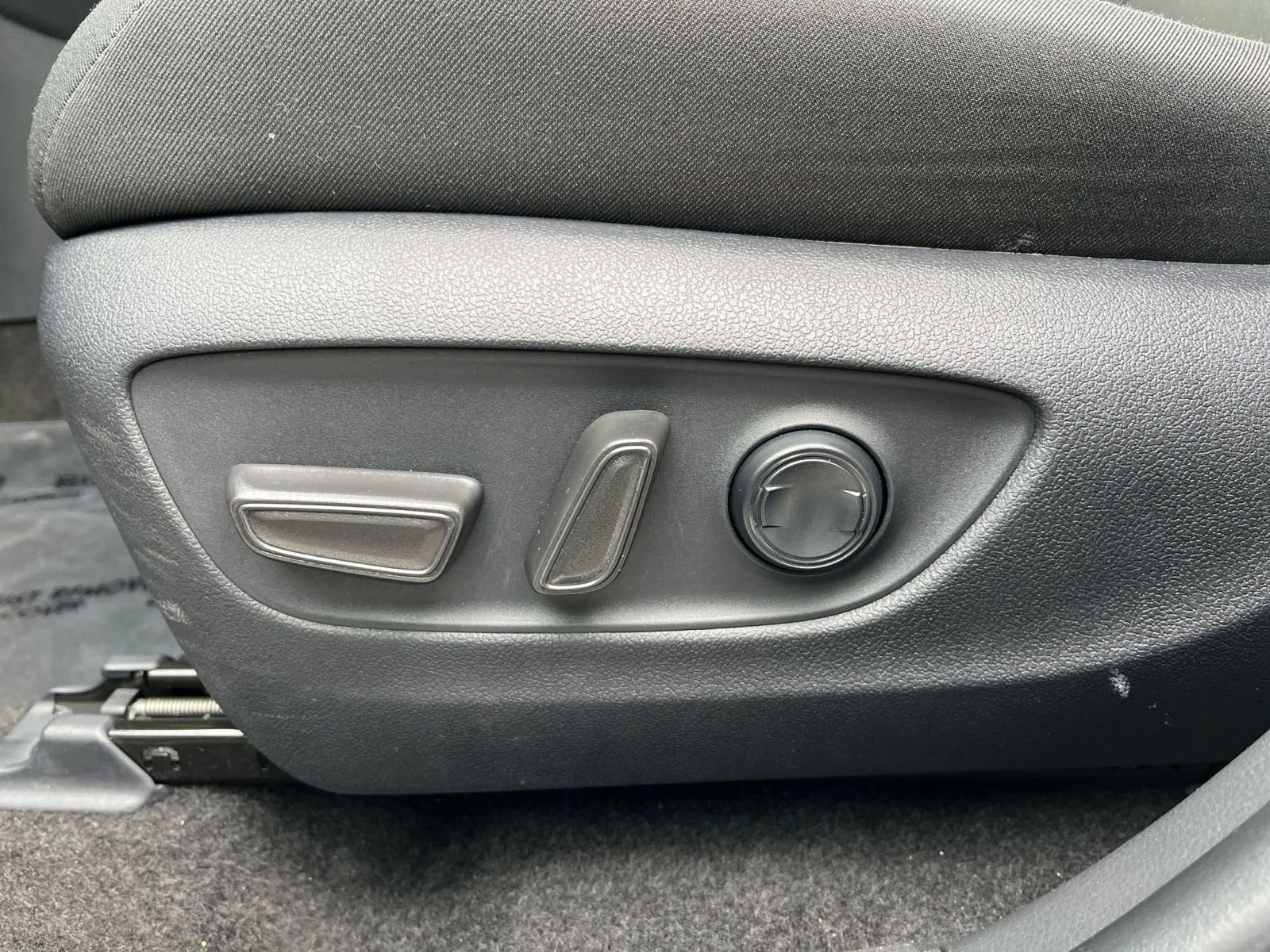 Thumbnail: 2025 Toyota RAV4 - 23