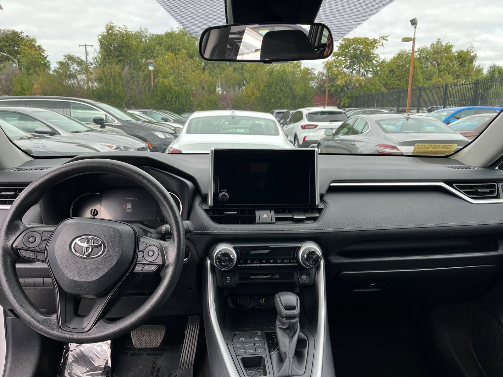 Thumbnail: 2025 Toyota RAV4 - 33