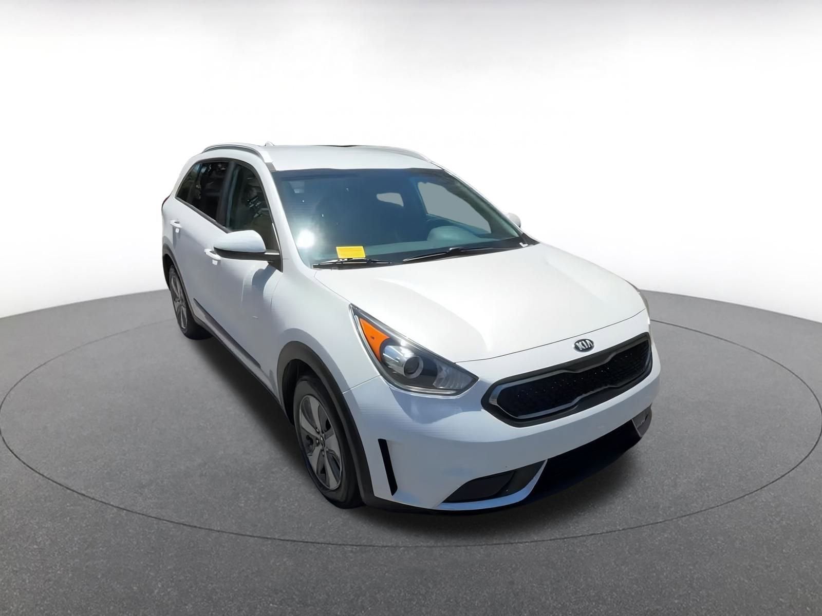 Thumbnail: 2019 Kia Niro - 3