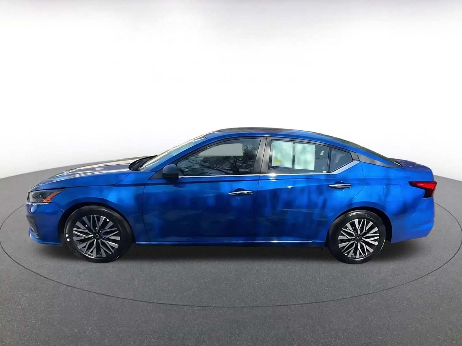 Thumbnail: 2025 Nissan Altima - 9