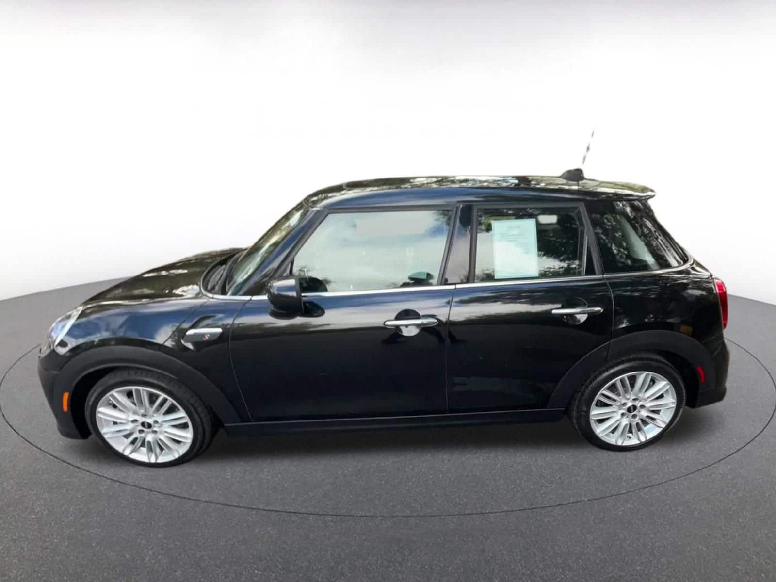Thumbnail: 2024 MINI Cooper Hardtop - 9