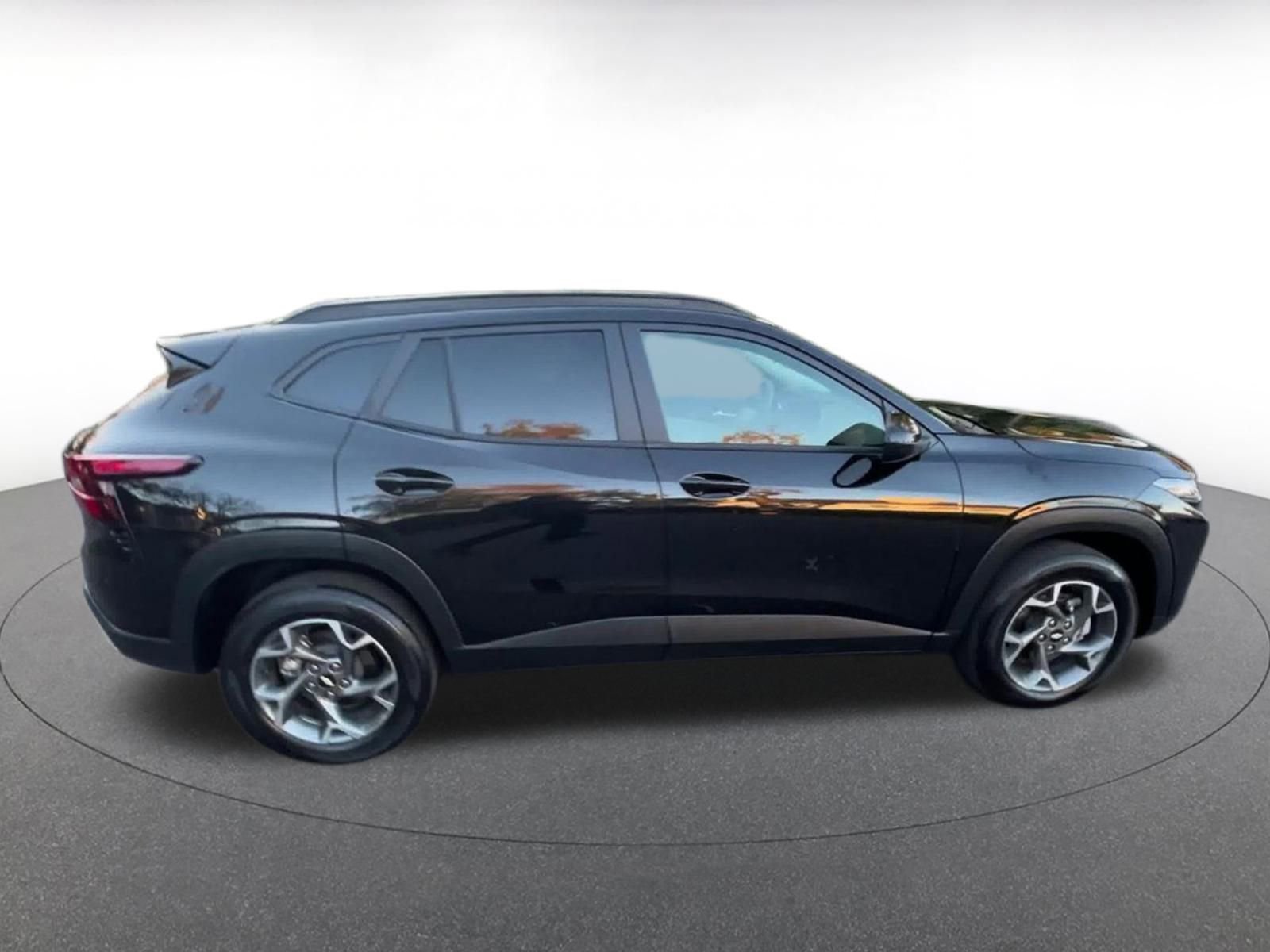 Thumbnail: 2025 Chevrolet Trax - 16