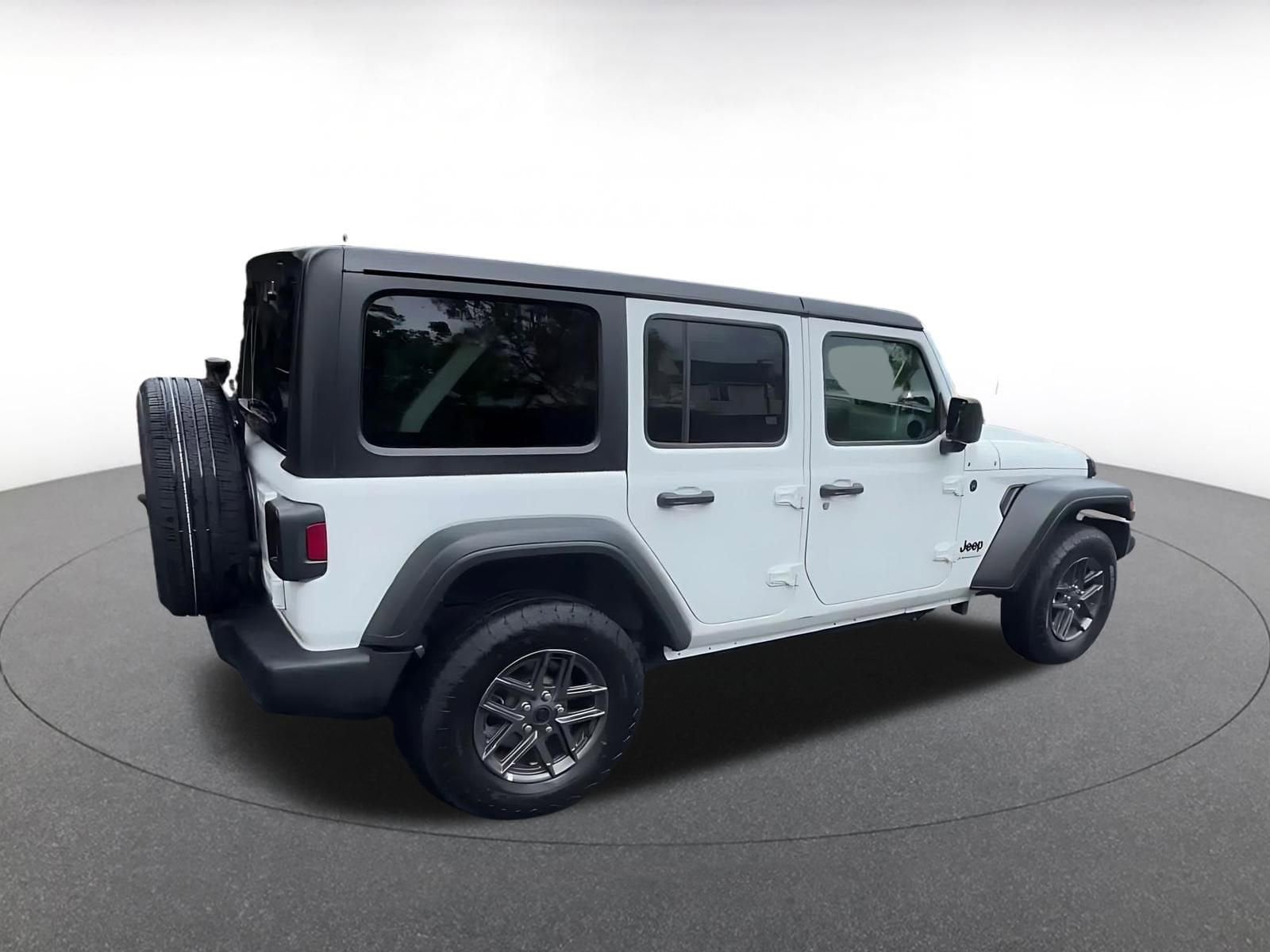Thumbnail: 2025 Jeep Wrangler - 15