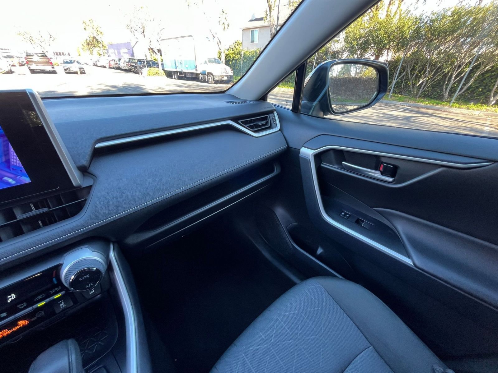 Thumbnail: 2025 Toyota RAV4 - 34