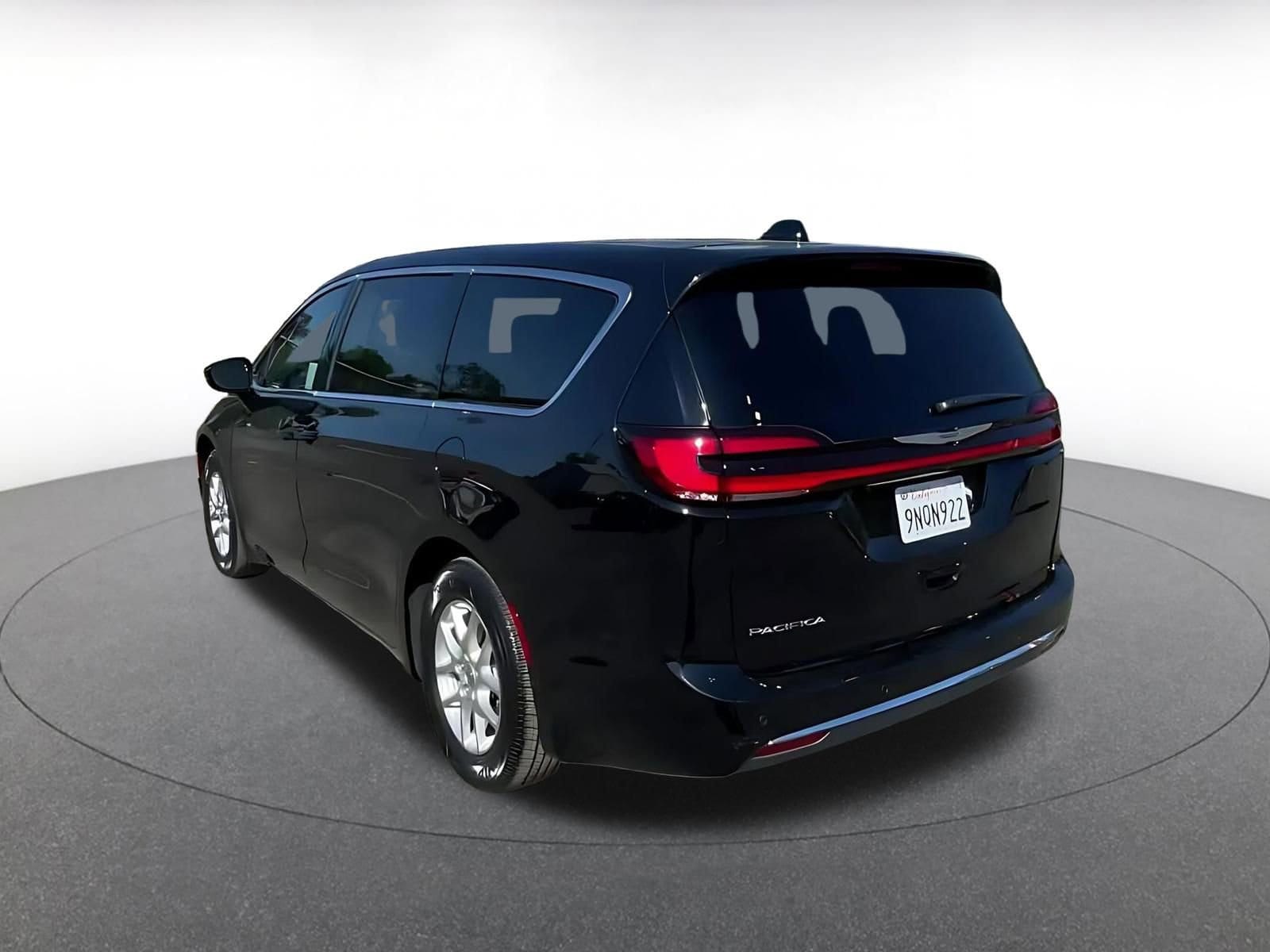 Thumbnail: 2025 Chrysler Pacifica - 11