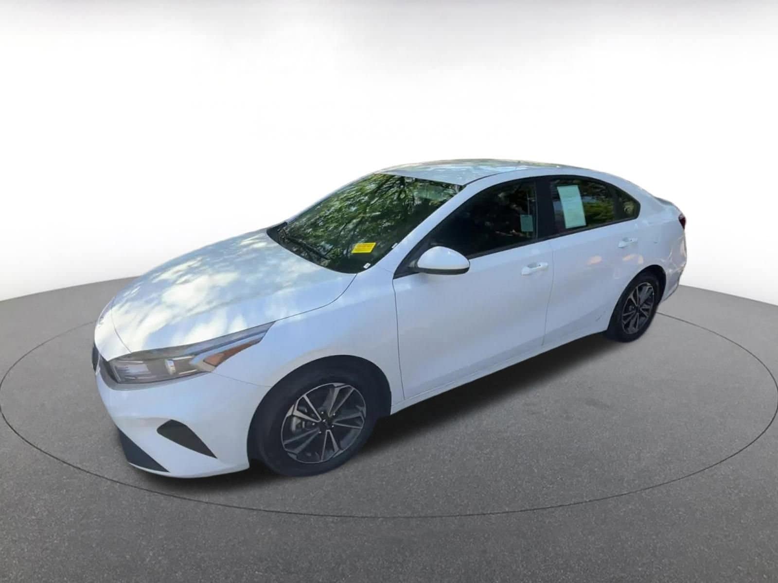 Thumbnail: 2024 Kia Forte - 6
