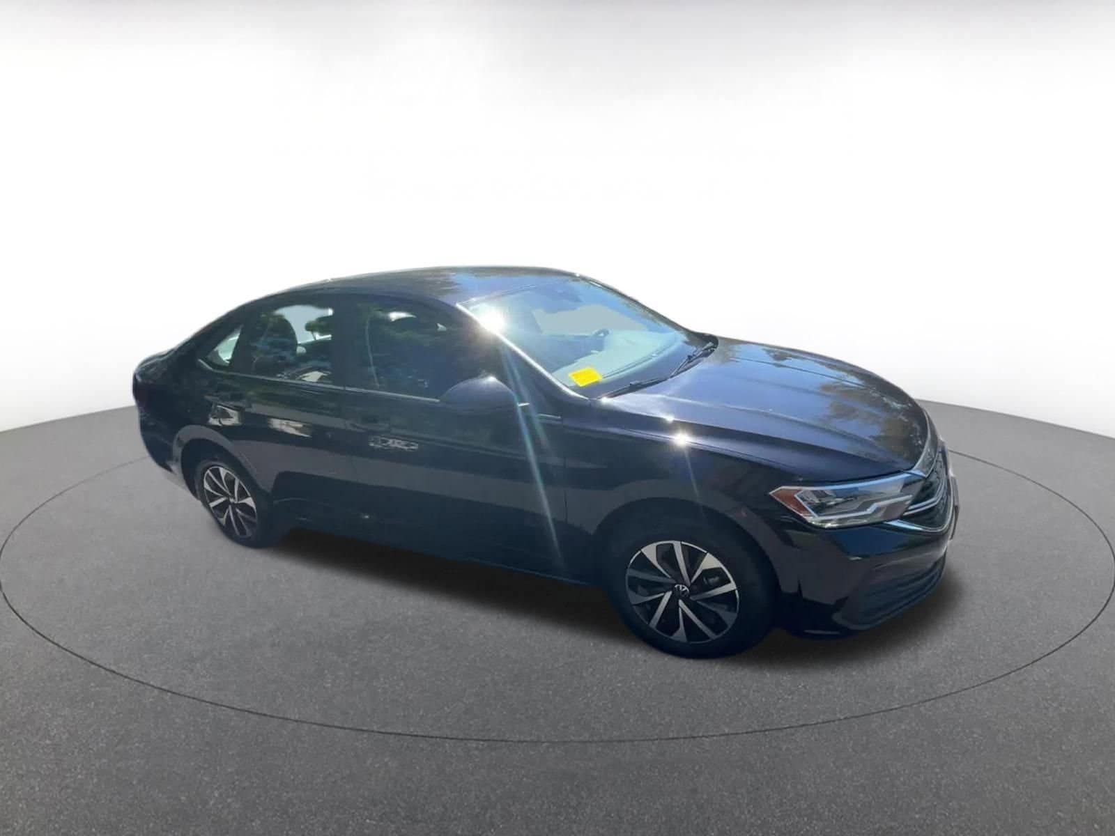 Thumbnail: 2024 Volkswagen Jetta - 2