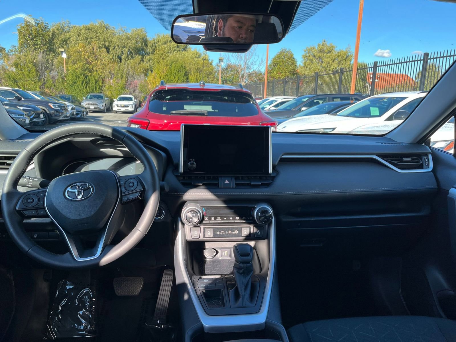 Thumbnail: 2025 Toyota RAV4 - 32