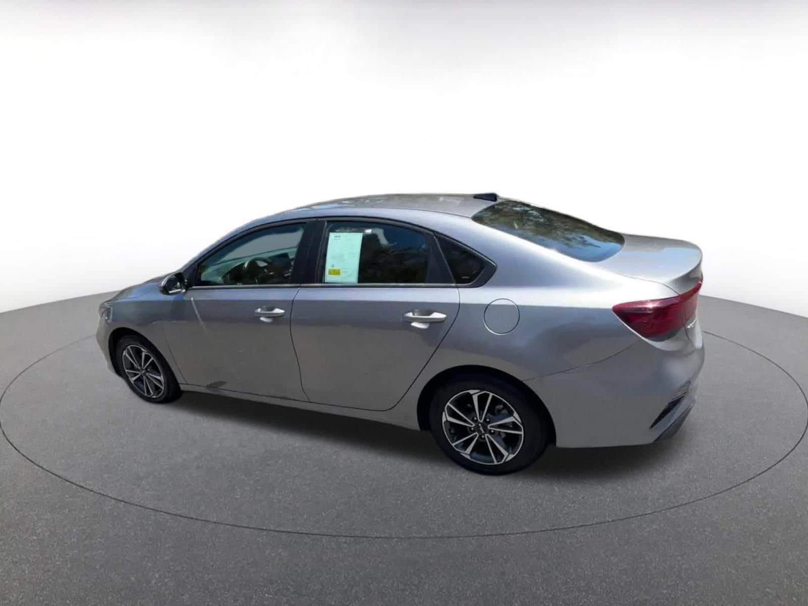 Thumbnail: 2024 Kia Forte - 8