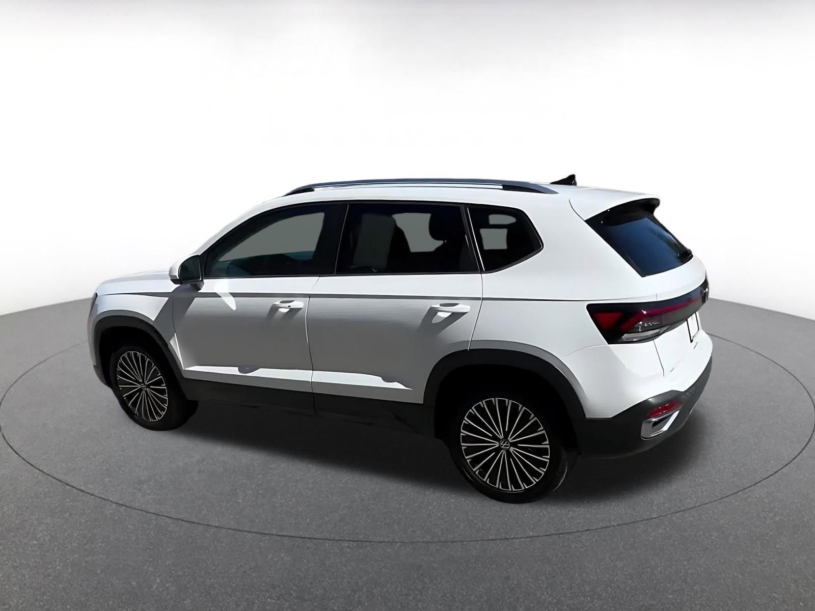 Thumbnail: 2025 Volkswagen Taos - 10