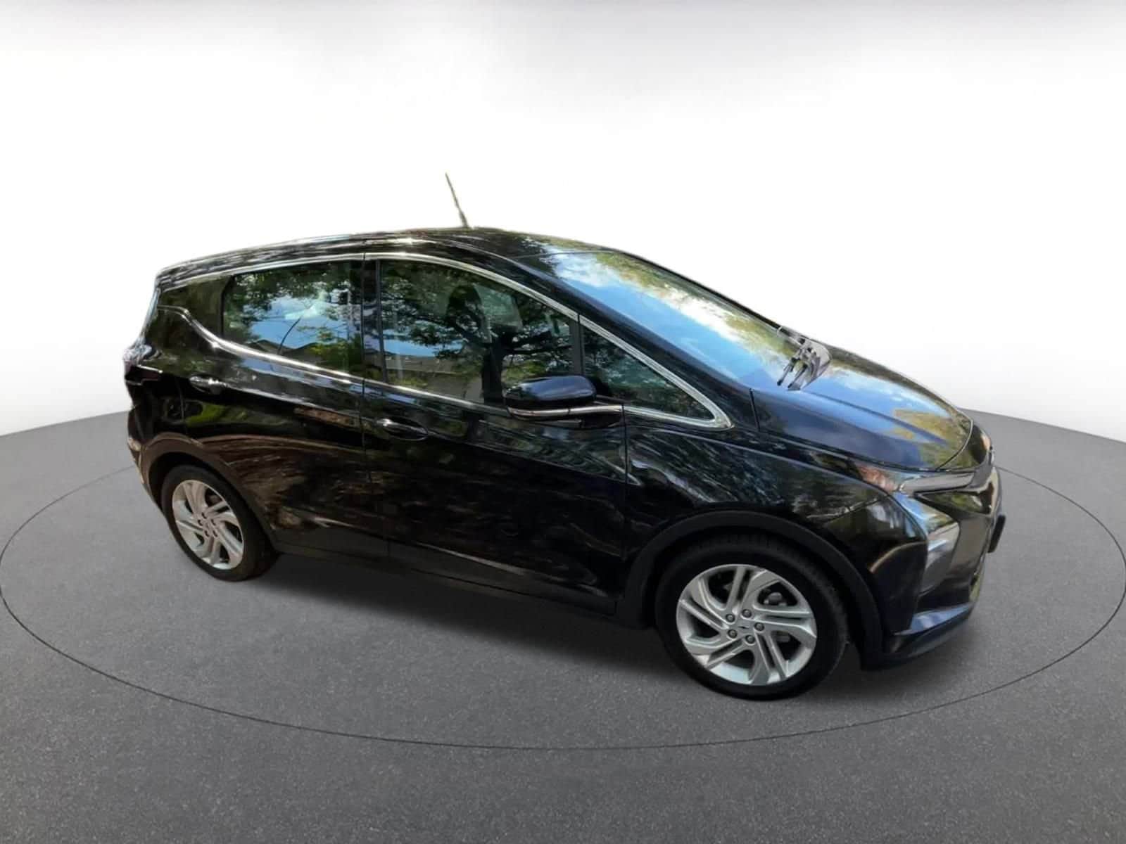 Thumbnail: 2023 Chevrolet Bolt EV - 2