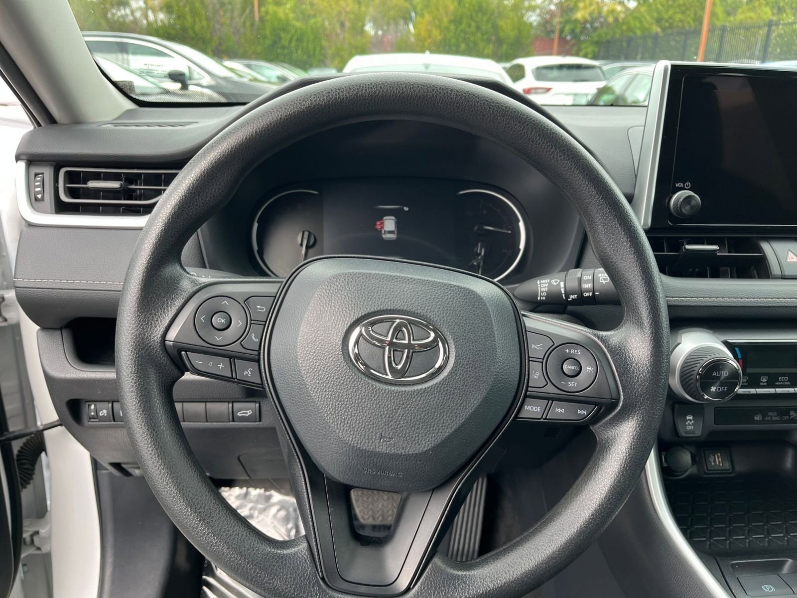 Thumbnail: 2025 Toyota RAV4 - 34