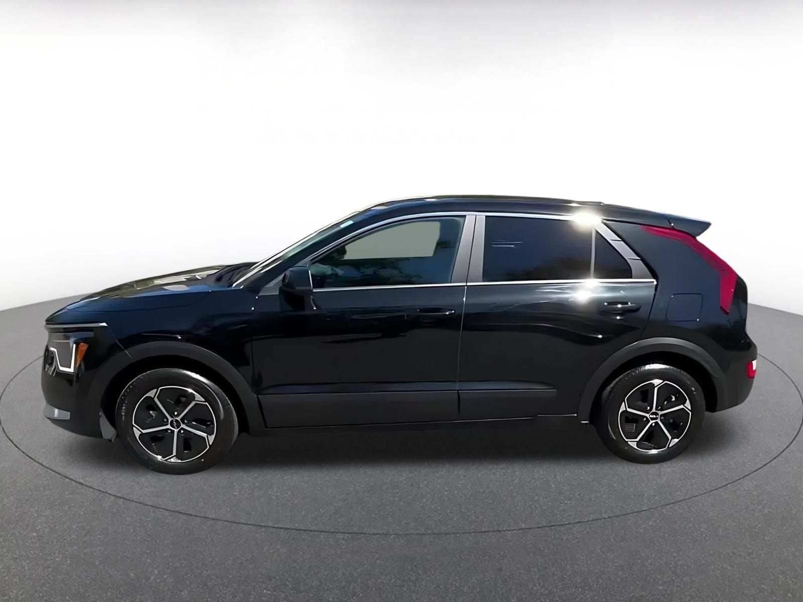 Thumbnail: 2026 Kia Niro - 9