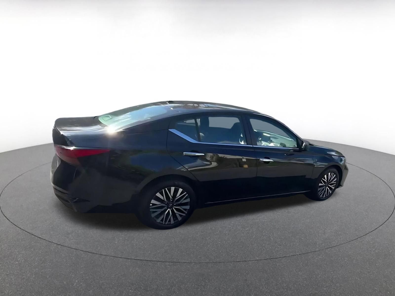 Thumbnail: 2025 Nissan Altima - 15