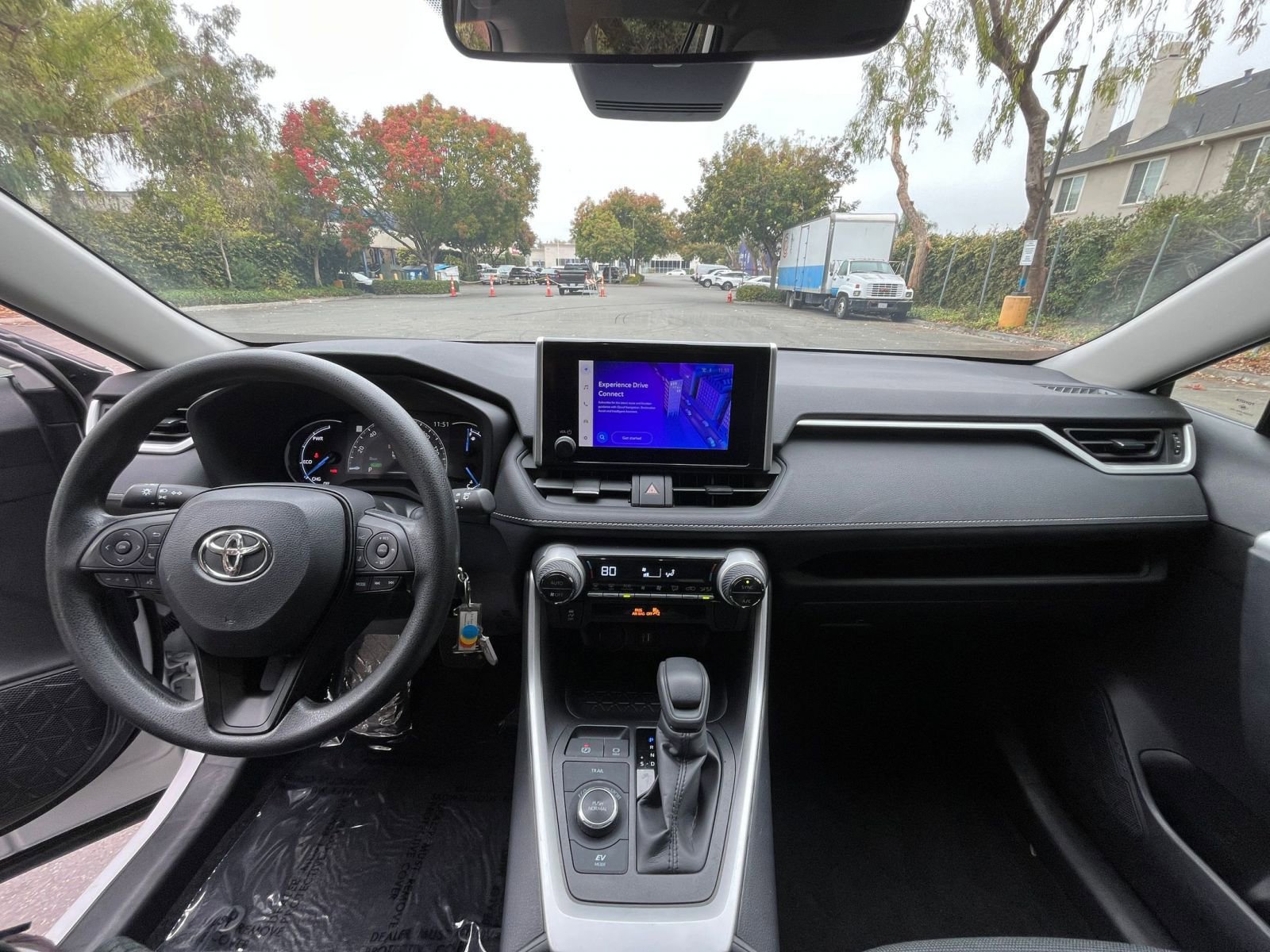 Thumbnail: 2025 Toyota RAV4 - 32