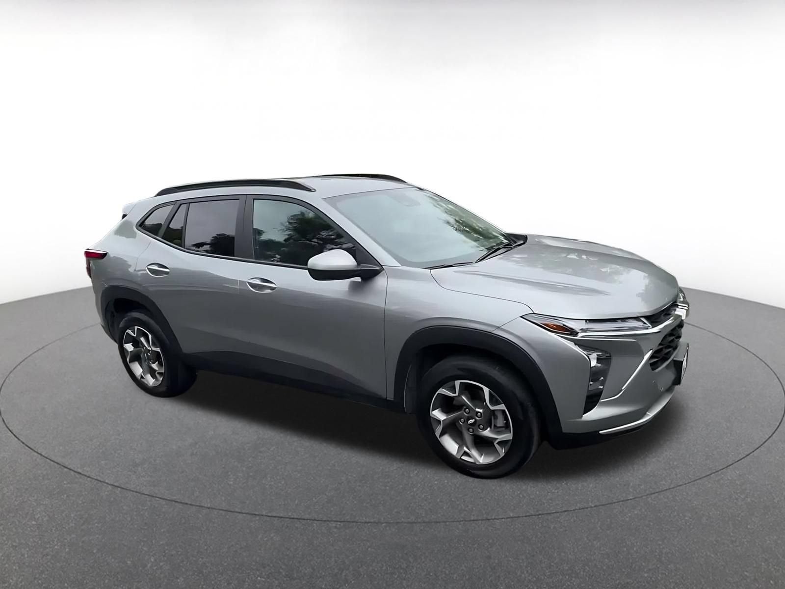 Thumbnail: 2025 Chevrolet Trax - 2