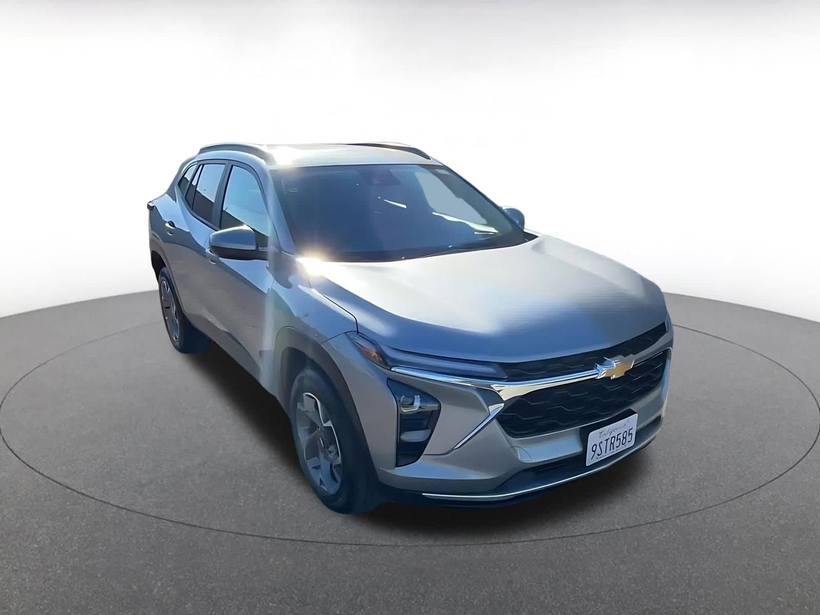 Thumbnail: 2025 Chevrolet Trax - 3