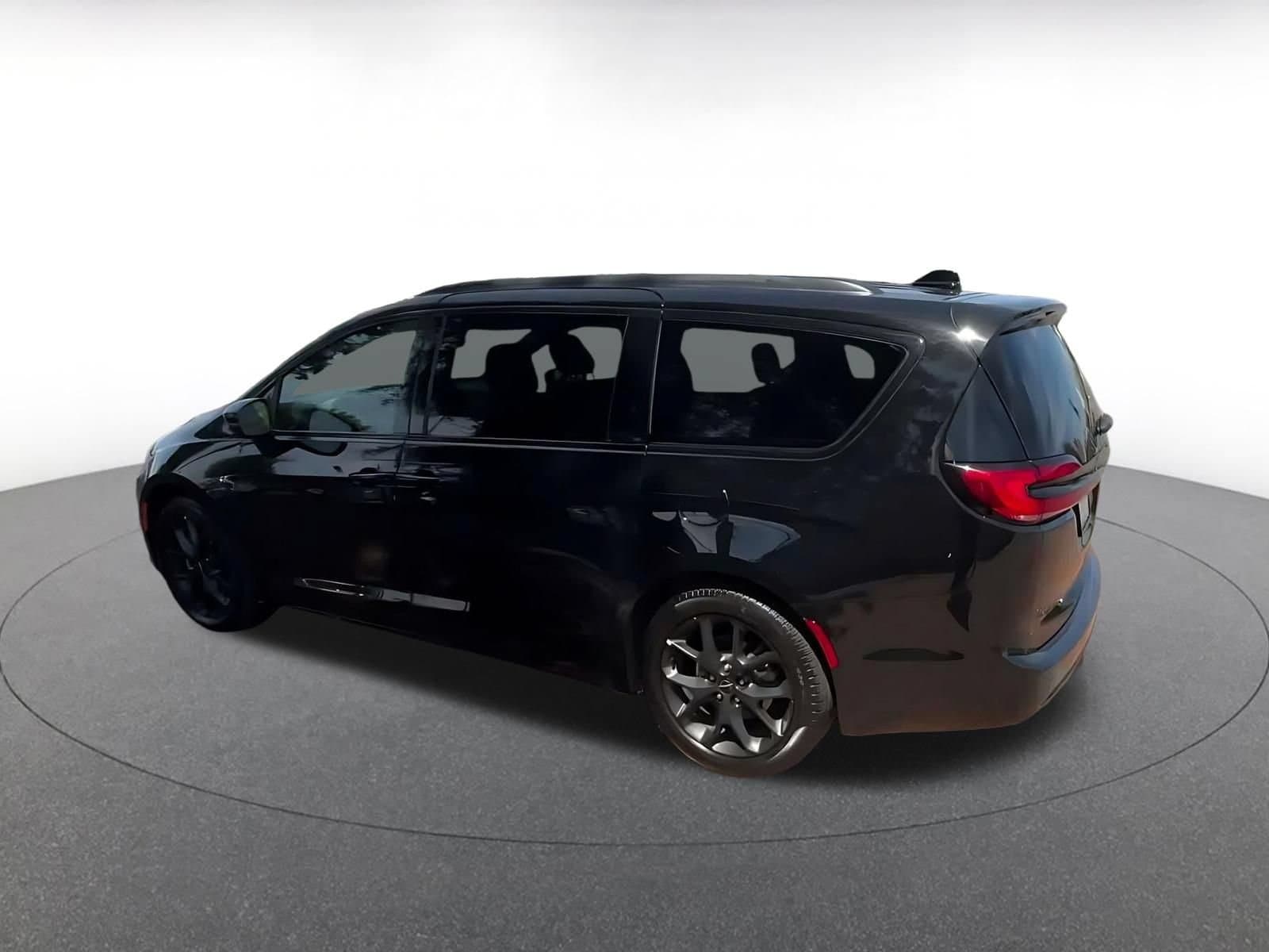 Thumbnail: 2025 Chrysler Pacifica - 8