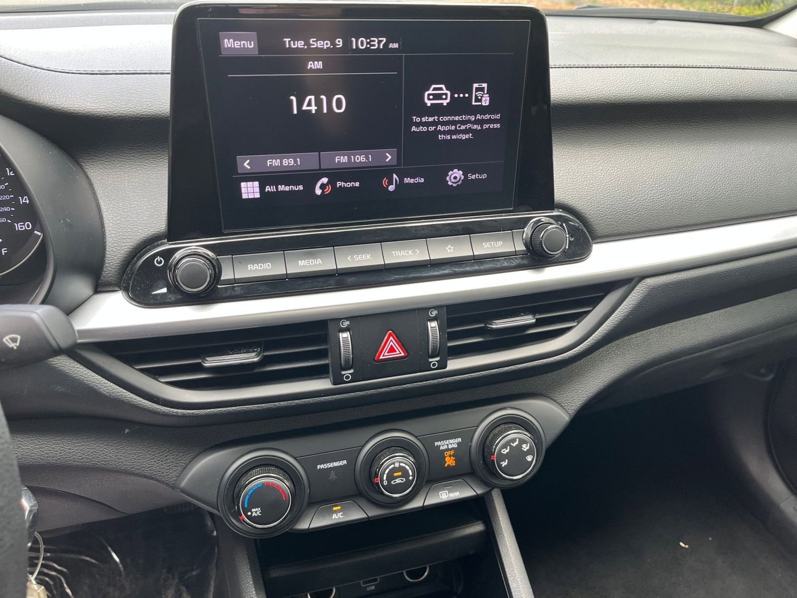 Thumbnail: 2023 Kia Forte - 18