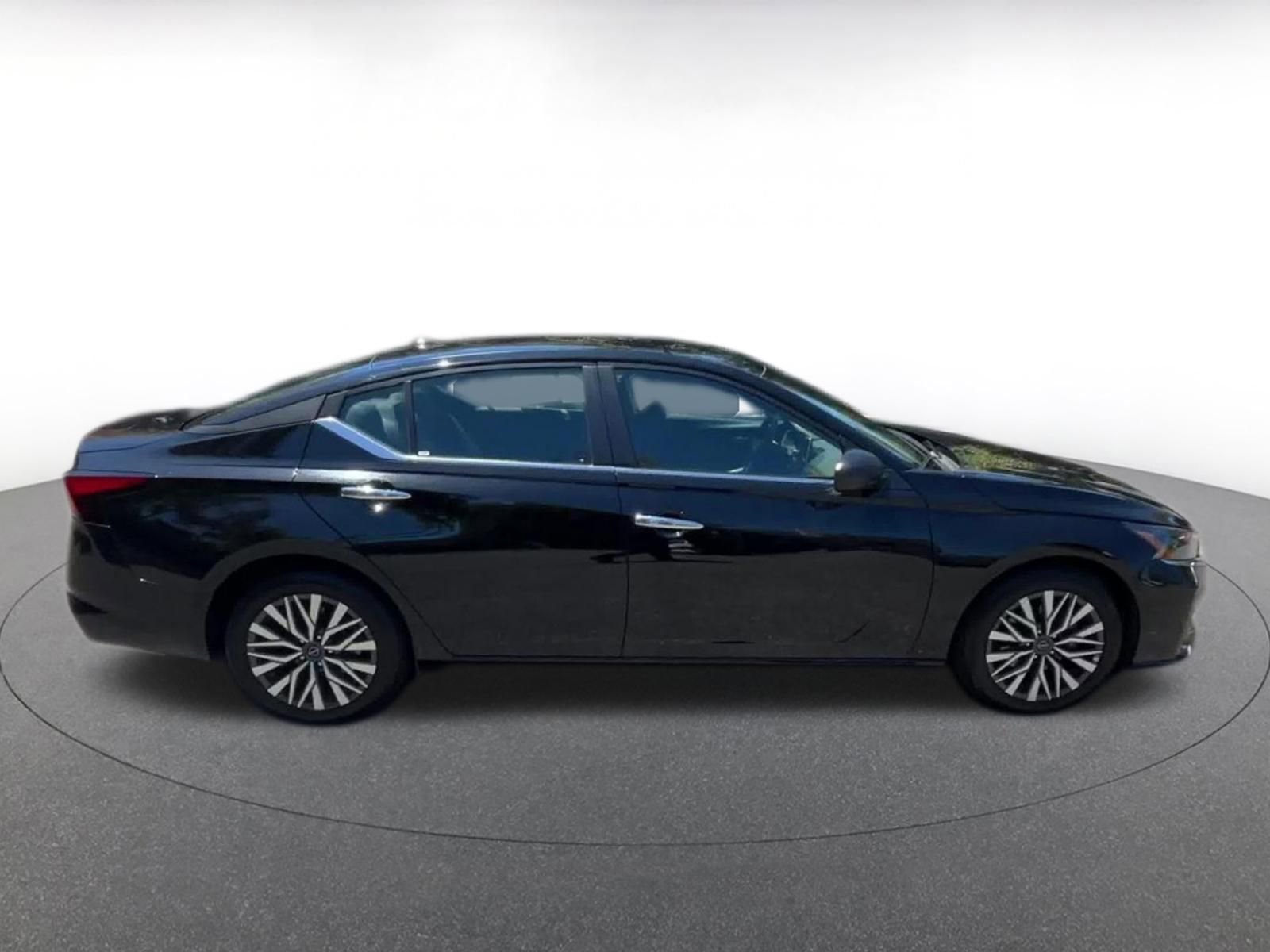 Thumbnail: 2025 Nissan Altima - 16