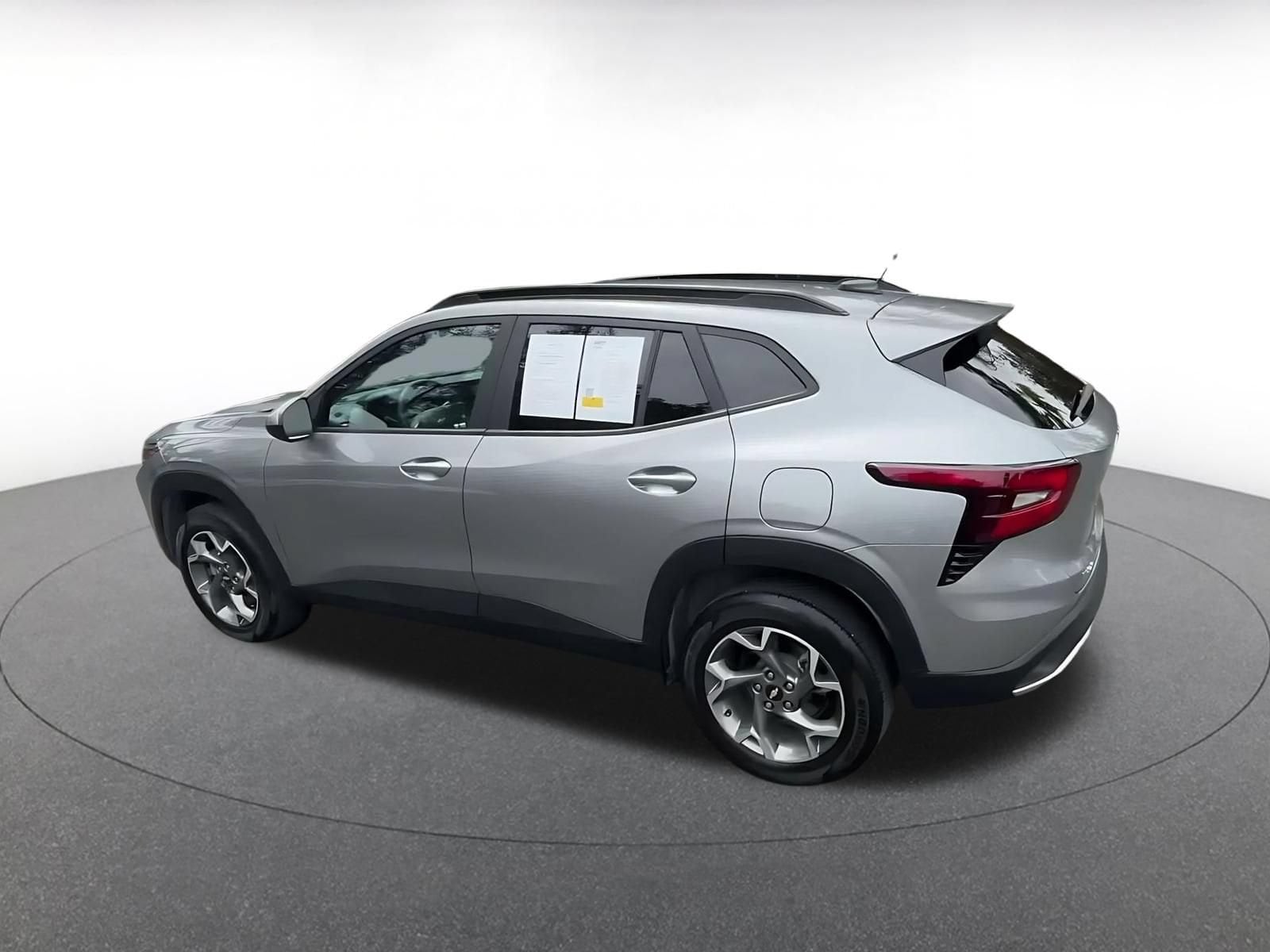 Thumbnail: 2025 Chevrolet Trax - 8