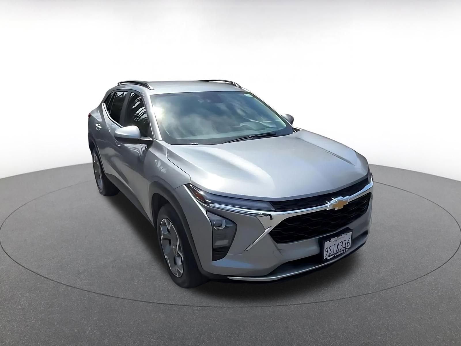 Thumbnail: 2025 Chevrolet Trax - 3